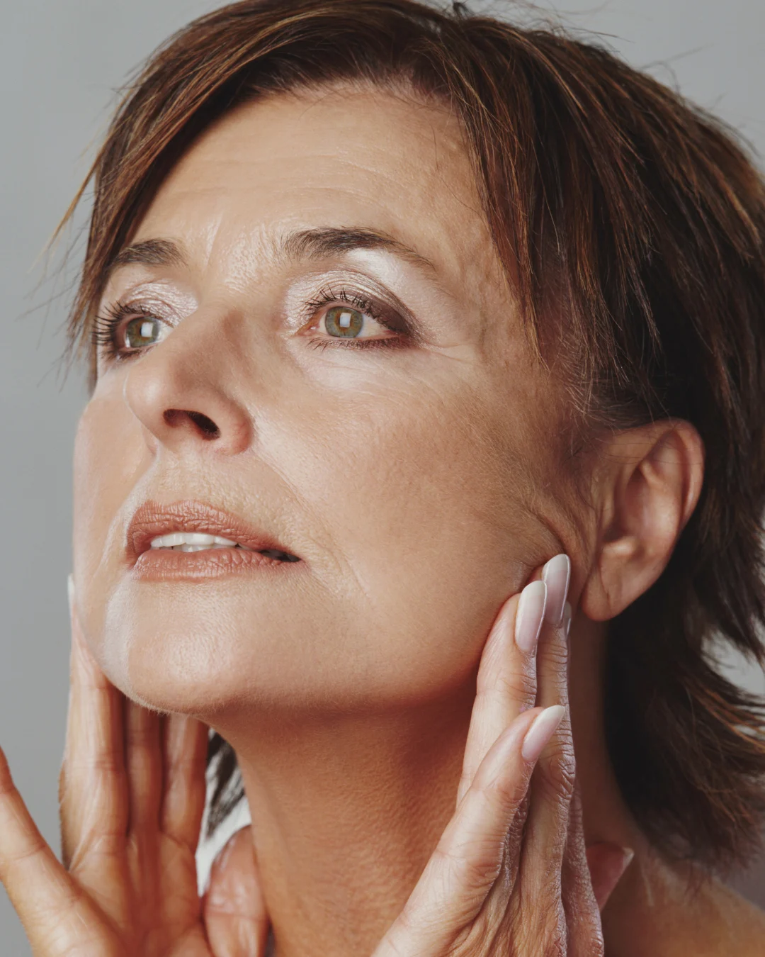 Woman with defined jawline after jaw slimming injections